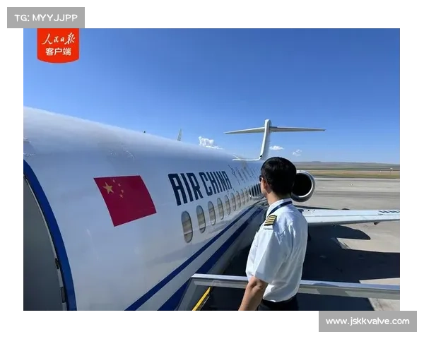 “身披”五星红旗 国产飞机C909首次载旗执行国际商业航班 “身披”五星红旗 国产飞机C909首次载旗执行国际商业航班