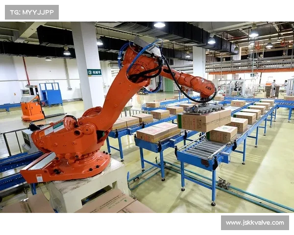 丝滑移动取物,双臂负载12公斤,“广州造”人形机器人亮相 丝滑移动取物,双臂负载12公斤,“广州造”人形机器人亮相
